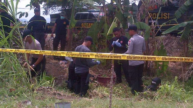 Polisi olah TKP ledakan bom rakitan akibat terinjak kerbau