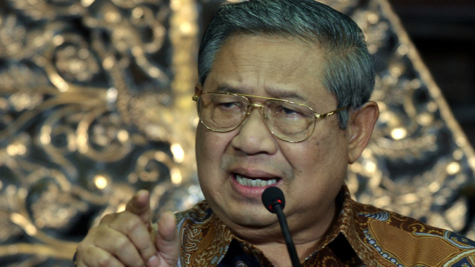 Presiden RI ke-6 Susilo Bambang Yudhoyono memberikan penjelasan terkait hilangnya berkas pembunuhan aktivis Munir di Puri Cikeas, Kabupaten Bogor, Jawa Barat, Selasa (25/10/2016). 