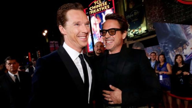 Benedict Cumberbatch dan Robert Downey Jr.