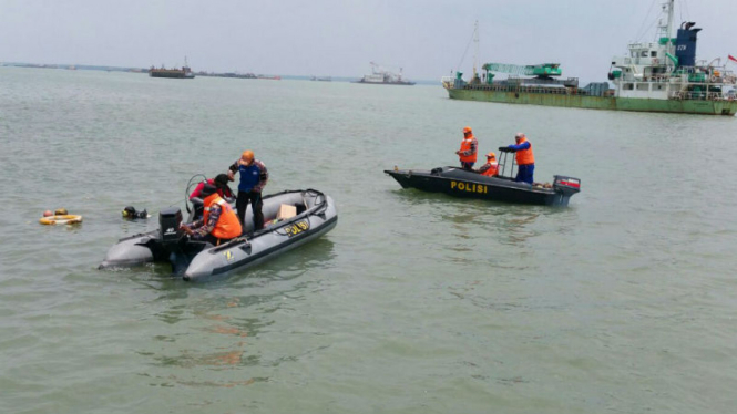 Pencarian empat penumpang yang tenggelam bersama KM ) Dewaruci Perkasa. Ilustrasi.