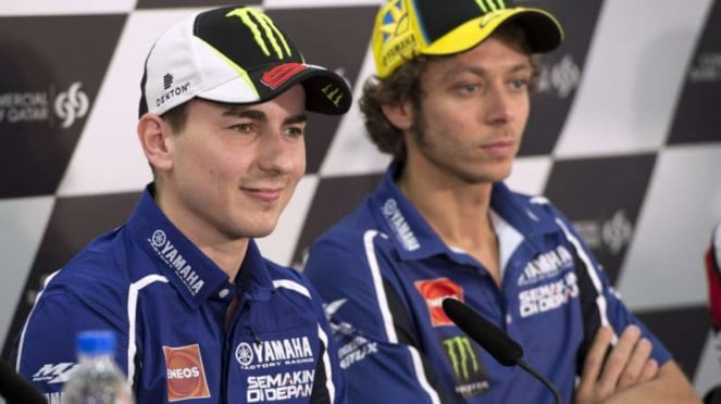 Valentino Rossi saat bersama Jorge Lorenzo di Movistar Yamaha