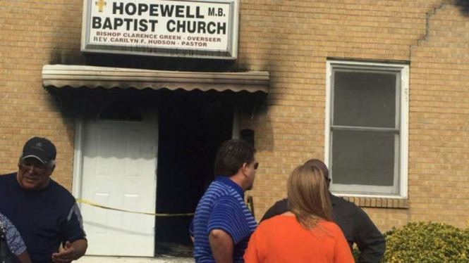 Gereja Hopewell Baptist yang dibakar di Mississipi.