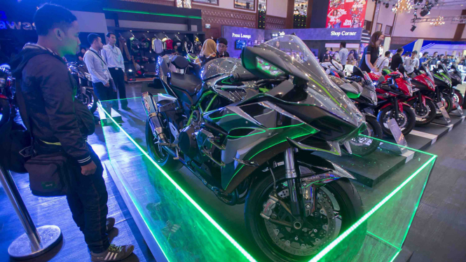 Both Kawasaki di IMOS 2016.