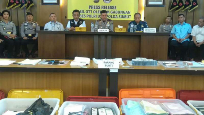 Kepala Polda Sumut, Inspektur Jenderal Polisi Rycko Amelza Dahniel, saat konferensi pers tentang praktik pungli di Pelabuhan Belawan Medan pada Kamis, 3 November 2016.