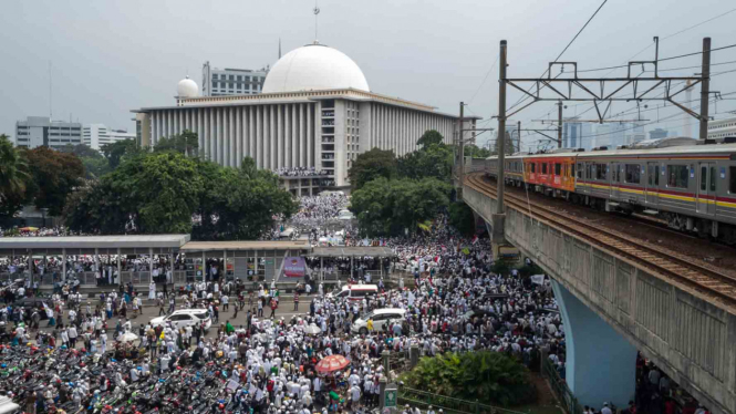 Usai Jumatan, Massa Aksi 4 November Bergerak