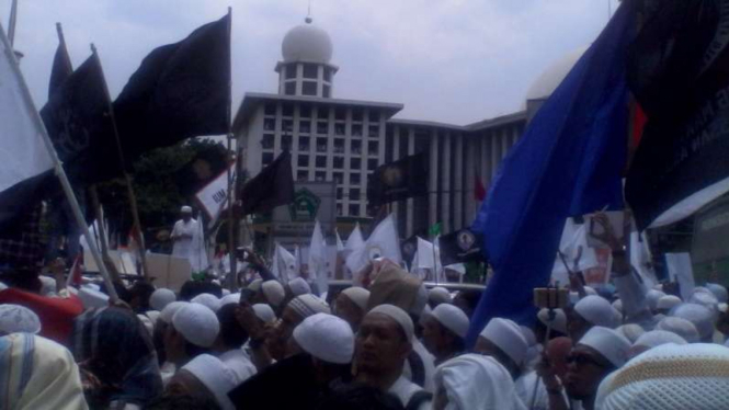 Massa dalam aksi demonstrasi terkait kasus Ahok, Jumat, 4 November 2016.