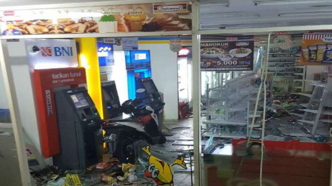 Minimarket di Penjaringan dirusak massa