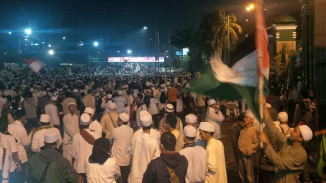 Ribuan massa berkumpul di depan gedung MPR/DPR