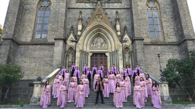 Grup Paduan Universitas Diponegoro Semarang menjuarai dua kompetisi di Spanyol dan Ceko.