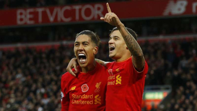 Dua pemain Liverpool, Roberto Firmino dan Philippe Coutinho.