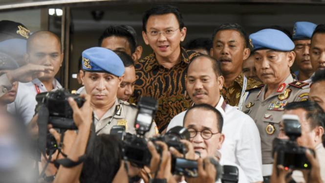 Calon Gubernur DKI Jakarta, Basuki Tjahaja Purnama usai diperiksa di Mabes Polri