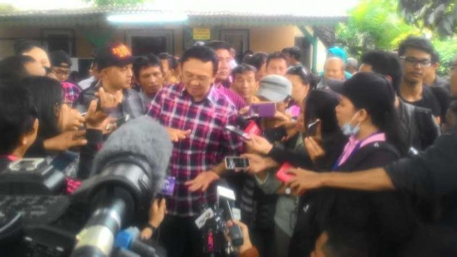 Basuki Tjahaja Purnama alias Ahok saat blusukan di Jakarta Pusat.