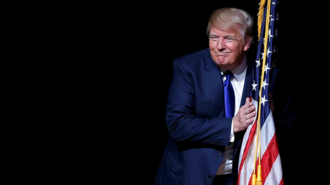 Capres AS Donald Trump saat berkampanye di Derry, New Hampshire