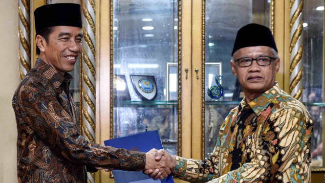Presiden Jokowi dan Ketua Umum Pimpinan Pusat Muhammadiyah, Haedar Nashir.
