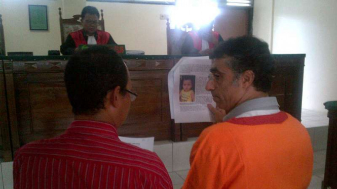 Gembong narkotika asal Pakistan, Muhammad Riaz alias Mr Khan (kanan), menjalani sidang pembelaan atau pledoi di Pengadilan Negeri Semarang pada Selasa, 8 November 2016.