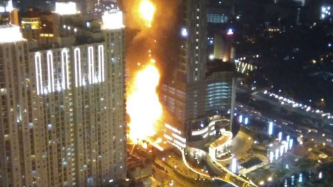 Gedung Neo Soho terbakar