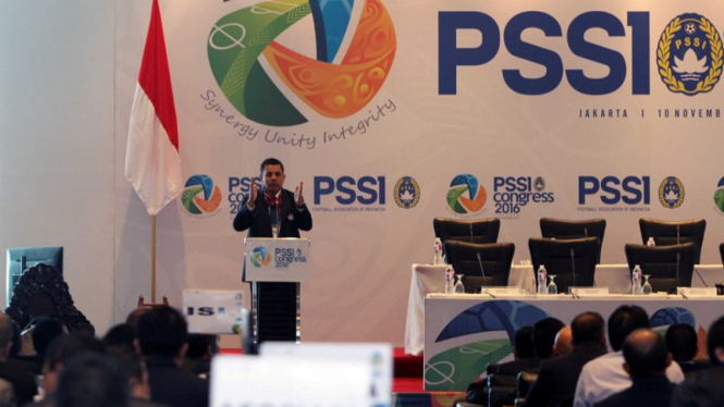 Hinca Pandjaitan memberikan sambutan dalam acara Kongres PSSI di Jakarta
