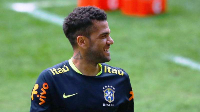Bek Tim Nasional Brasil, Dani Alves.