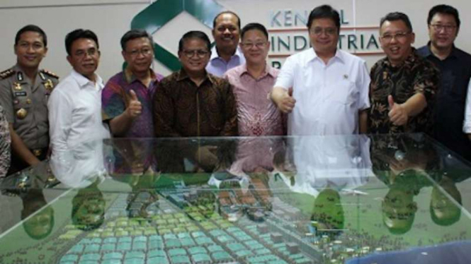 Menteri Perindustrian Airlangga Hartarto di Kawasan Industri Kendal.