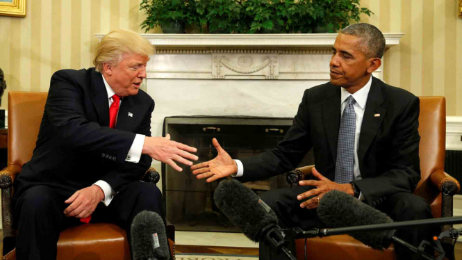 Presiden AS terpilih Donald Trump saat bertemu dengan Presiden AS Barack Obama di Oval Office, Gedung Putih.