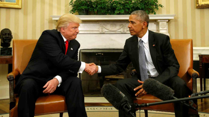 Donald Trump dan Barack Obama di Ruang Oval, Gedung Putih.