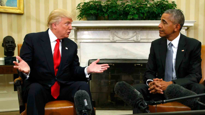 Donald Trump dan Barack Obama saat pertama kali bertemu di Gedung Putih usai pilpres.
