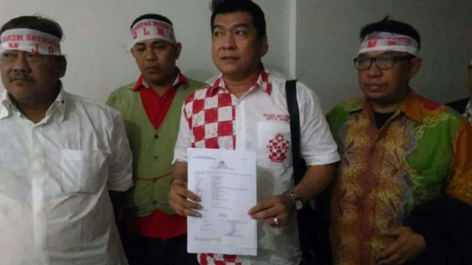 Ketua Solidaritas Merah Putih, Sylvester Matutina, melaporkan Wakil Ketua DPR Fahri Hamzah ke Polda Metro Jaya, Jumat, 11 November 2016.