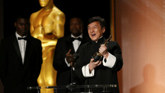 Setelah Lima Dekade, Jackie Chan Akhirnya Dapat Piala Oscar