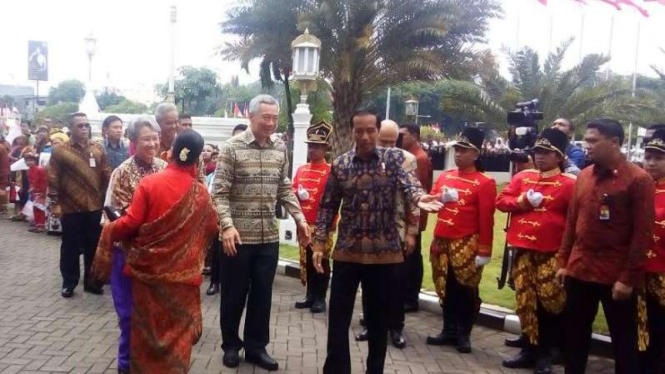 Presiden Joko Widodo saat menyambut PM Singapura di Semarang, 14 November 2016.