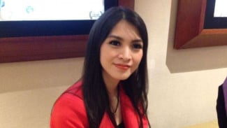 Donita Siarkan Proses Persalinannya secara Live