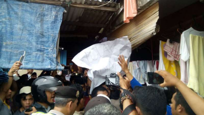 Massa tolak kedatangan  calon wakil gubernur DKI Djarot Saiful Hidayat
