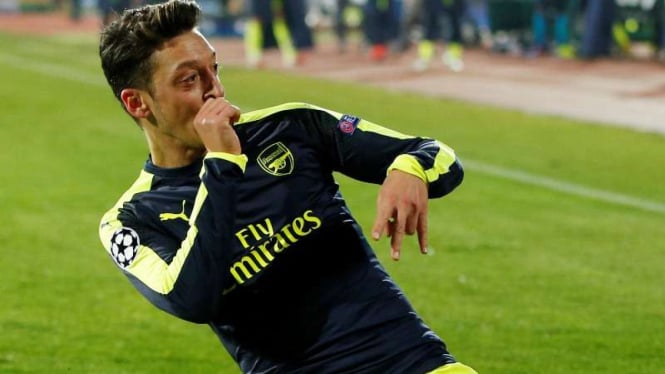 Gelandang Arsenal, Mesut Oezil