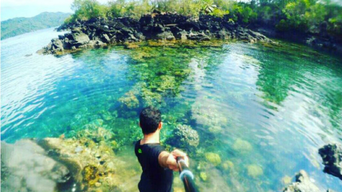 Uniknya Pantai Batu Angus Bitung Viva