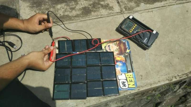 Charger ponsel energi matahari