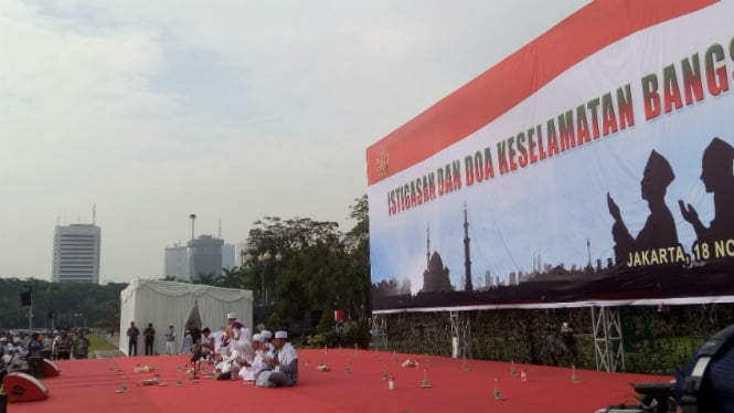 Ustaz Arifin Ilham pimpin istigasah di Monas