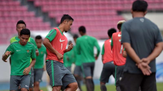 Timnas Indonesia saat berlatih jelang Piala AFF 2016