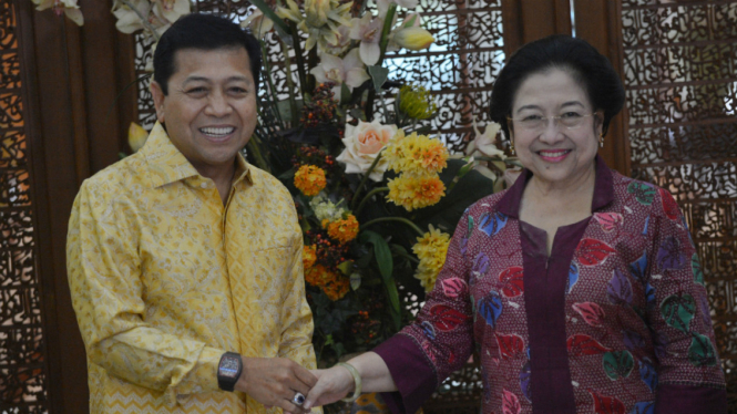 Ketua Umum PDIP, Megawati Soekarnoputri dan Ketua Umum Golkar, Setya Novanto.