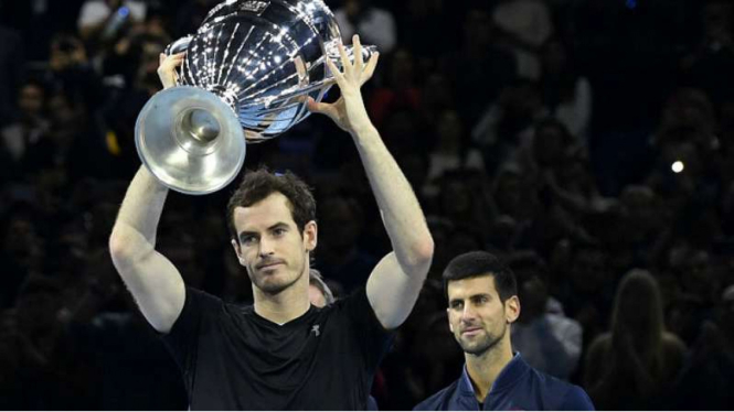 Andy Murray merayakan kemenangannya di final ATP World Tour