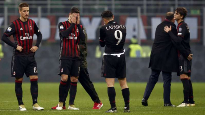 Reaksi para pemain AC Milan yang kecewa