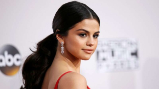 Bikin Heboh, Foto Setengah Telanjang Selena Gomez Dihapus