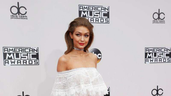 Gigi Hadid di karpet merah American Music Awards 2016