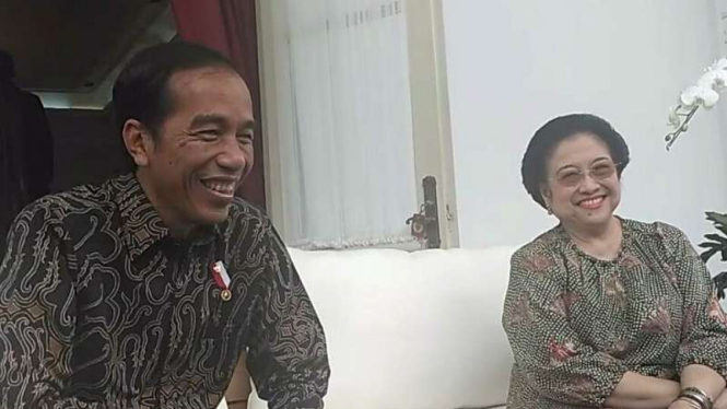 Presiden Jokowi bersama Presiden RI ke-5 Megawati Soekarnoputri saat bertemu di Istana beberapa waktu lalu. 