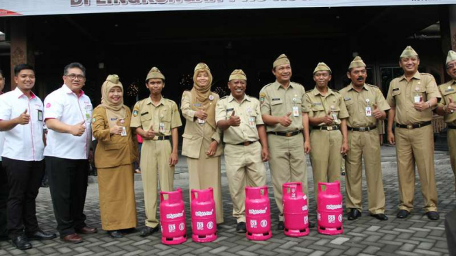 Deklarasi penggunaan tabung gas non subsidi untuk PNS di Kota Solo Surakarta. Di daerah ini PNS wajib menggunakan gas elpiji ukuran 5,5 kilogram, Senin (21/11/2016)