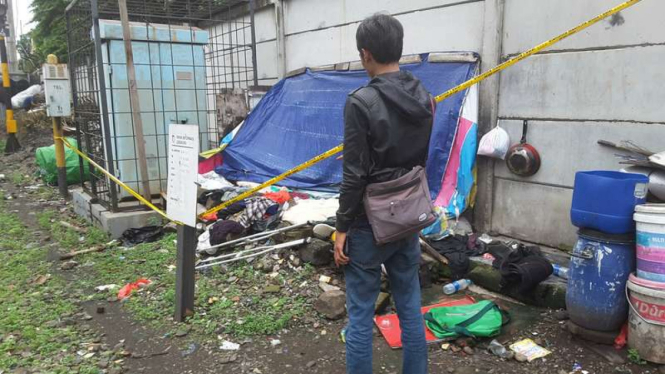 Salah satu kediaman pemulung yang ditemukan menjadi korban pembunuhan di dekat rel kereta api Kemayoran Jakarta Pusat, Senin (21/11/2016)