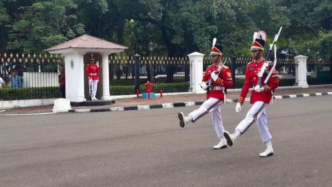 Paspampres berjaga di depan Istana Presiden / Ilustrasi.