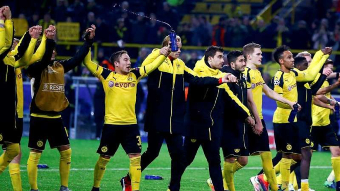 Para pemain Borussia Dortmund rayakan kemenangan