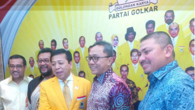 Ketua Umum Golkar Setya Novanto bertemu Ketua Umum PAN Zulkifli Hasan.