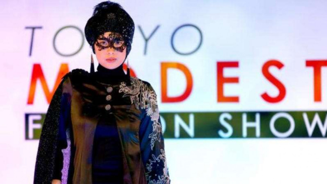 Koleksi busana muslim Lynn Siregar di Tokyo Modest Fashion Show