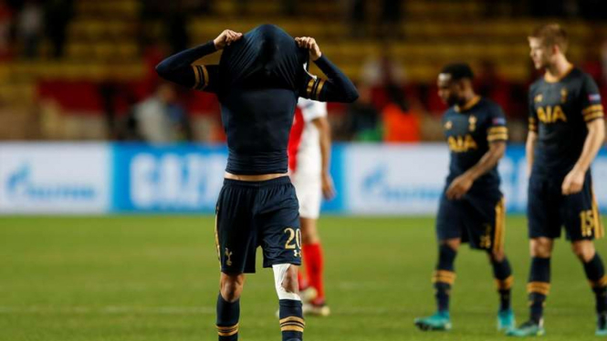 Kekecewaan pemain Tottenham Hotspur usai disingkirkan AS Monaco