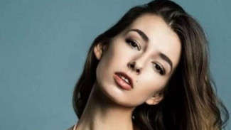 Model Remaja Bongkar Sisi Gelap Industri Fesyen